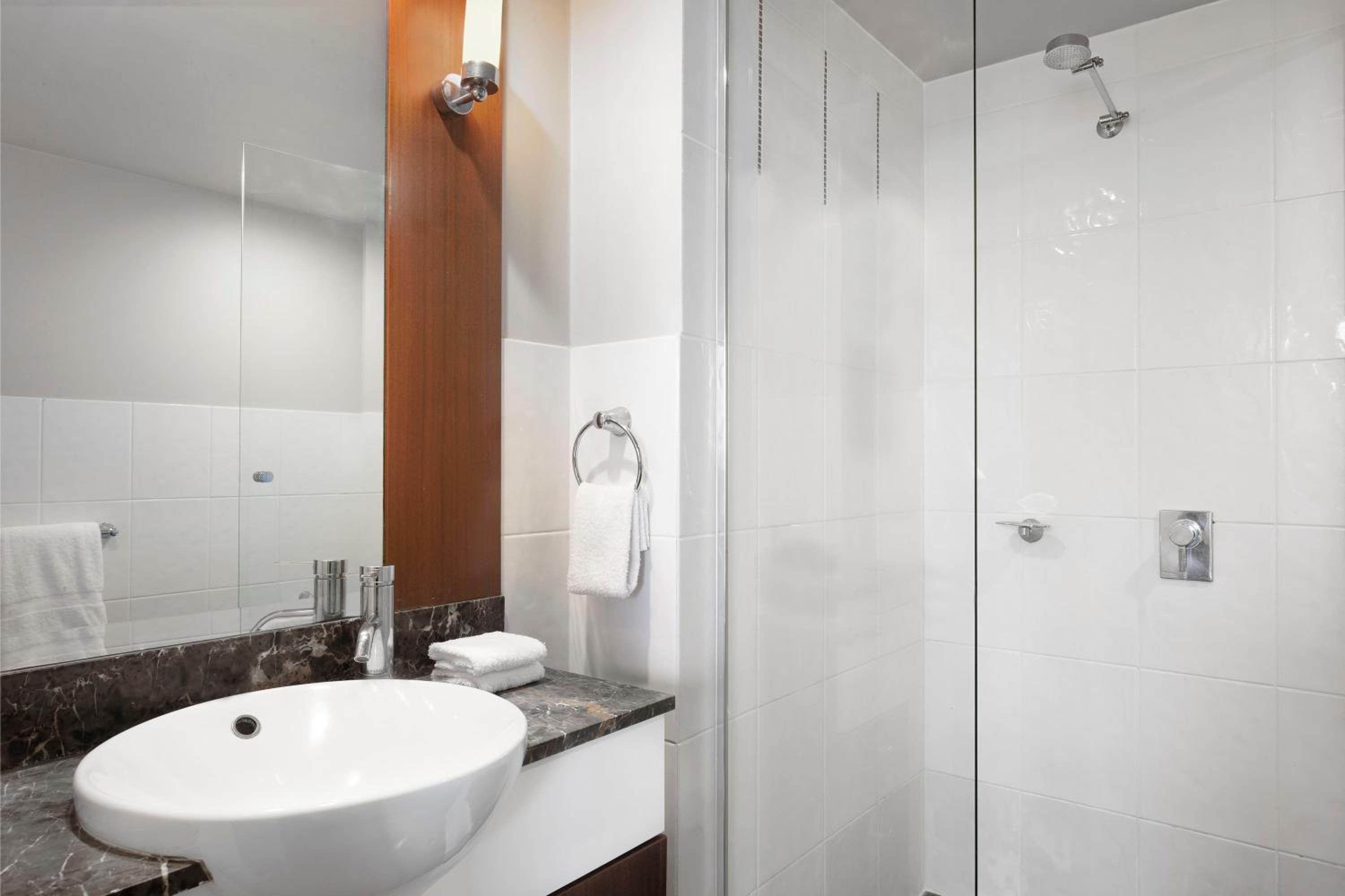Two-Bedroom Two Bathroom Apartment - Photo 6