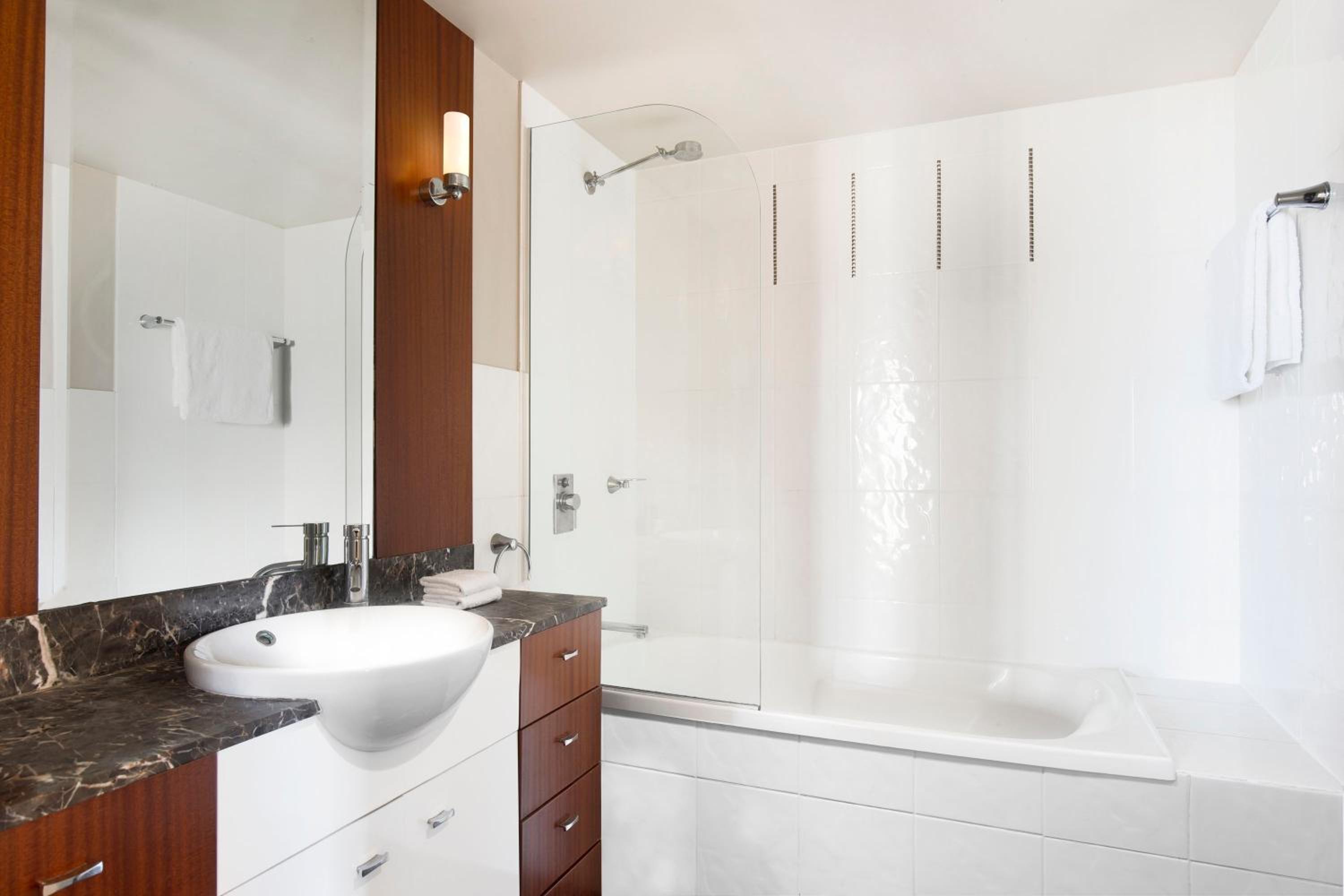 Two-Bedroom One Bathroom Apartment - Photo 2