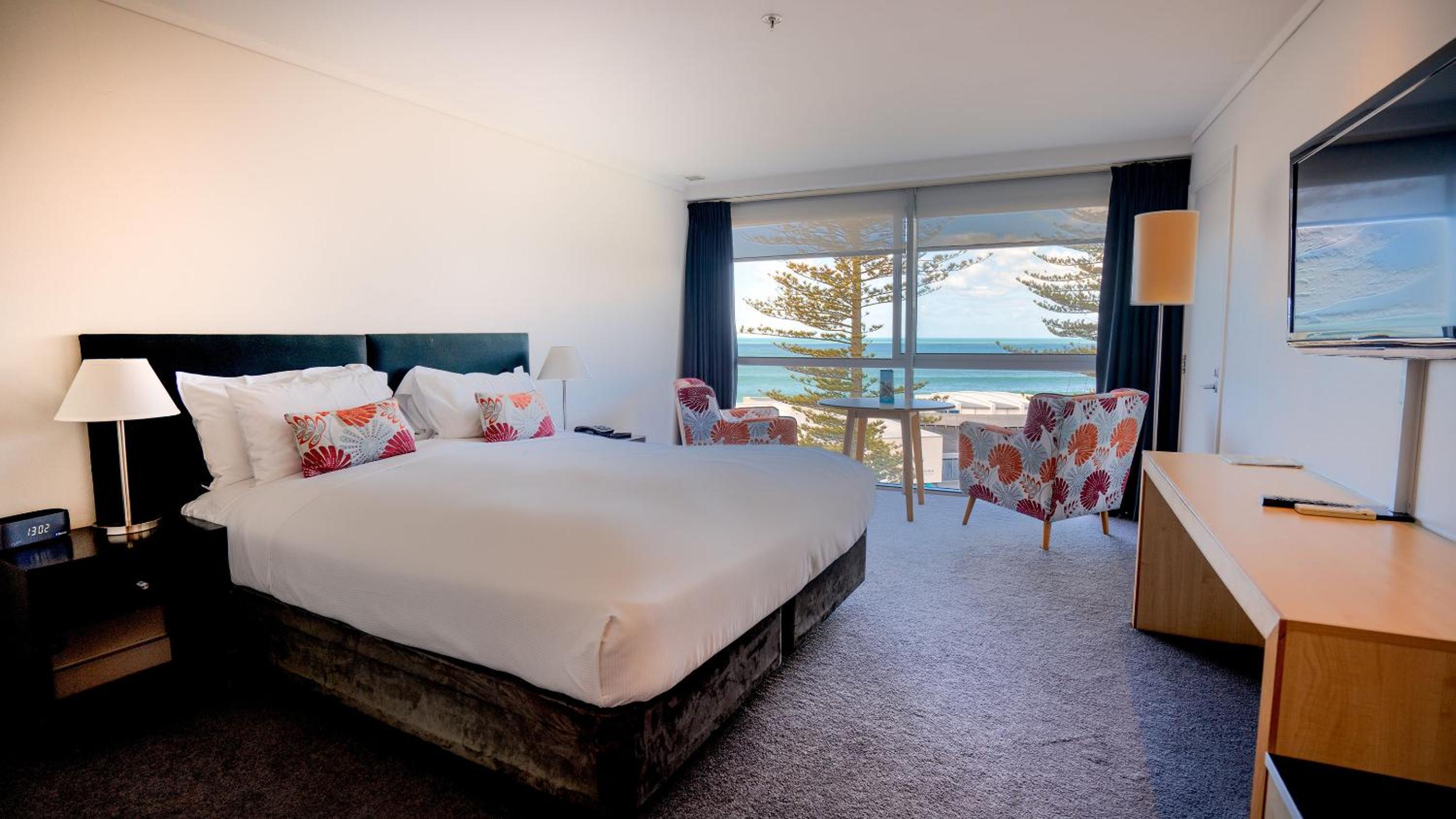 Pacific View Superior King Room - Photo 1
