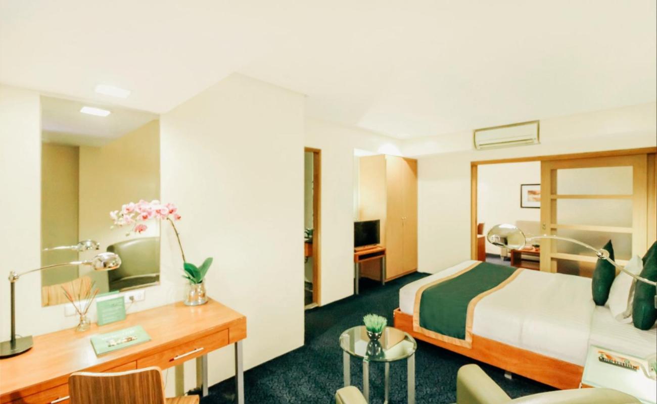 One-Bedroom Suite - Photo 2