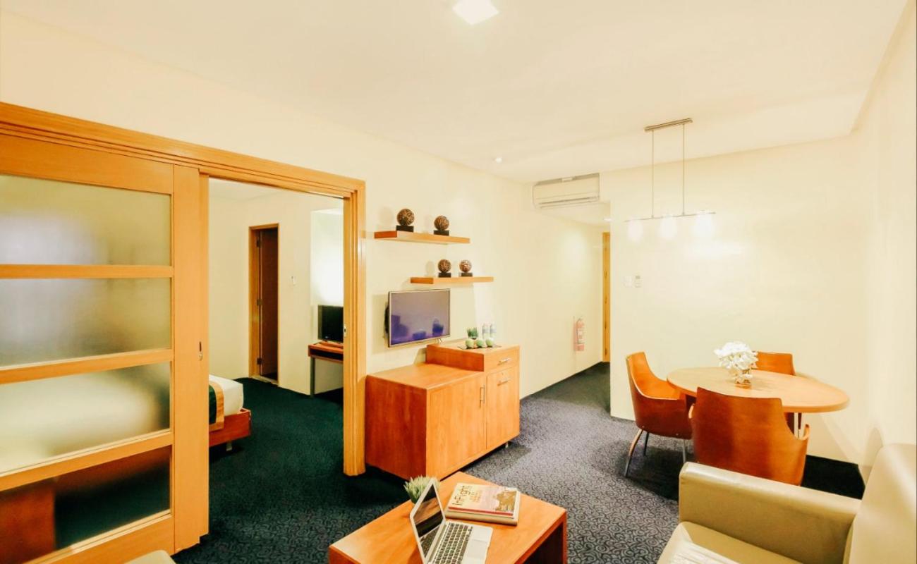 One-Bedroom Suite - Photo 10