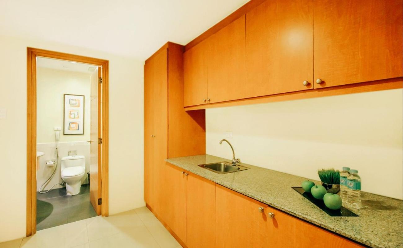 One-Bedroom Suite - Photo 9