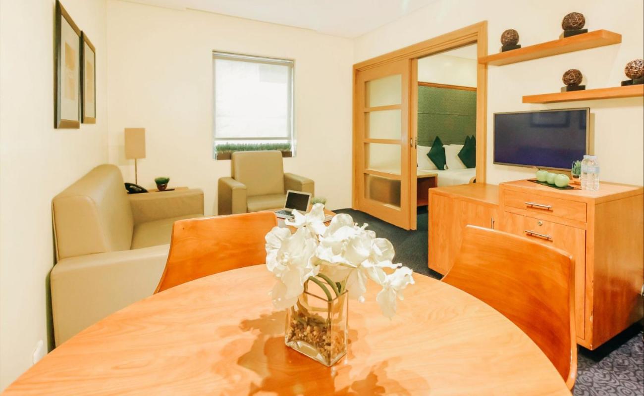 One-Bedroom Suite - Photo 8