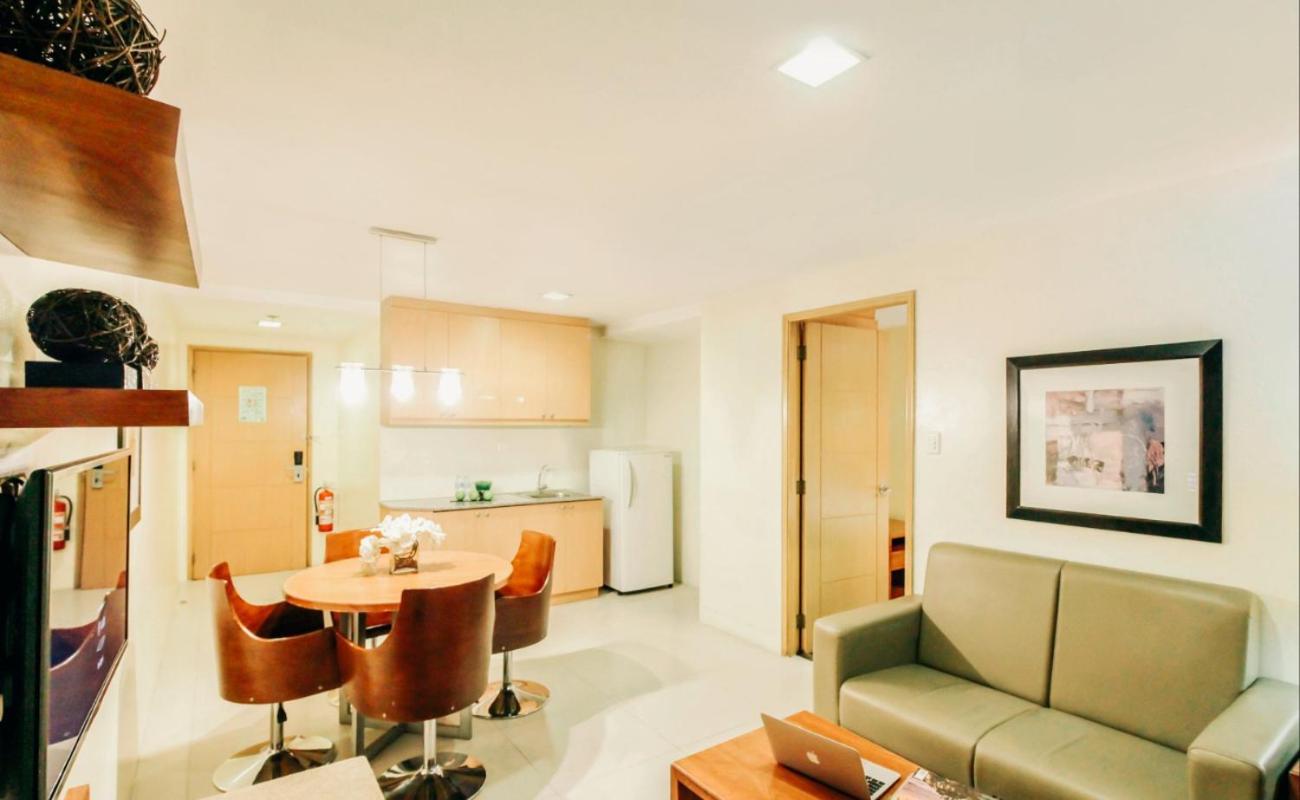 One-Bedroom Suite - Photo 4