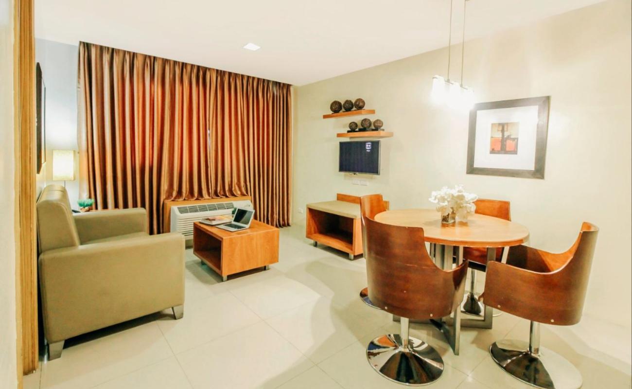 One-Bedroom Suite - Photo 15