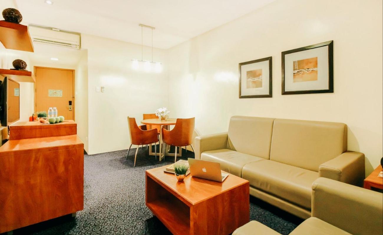 One-Bedroom Suite - Photo 12