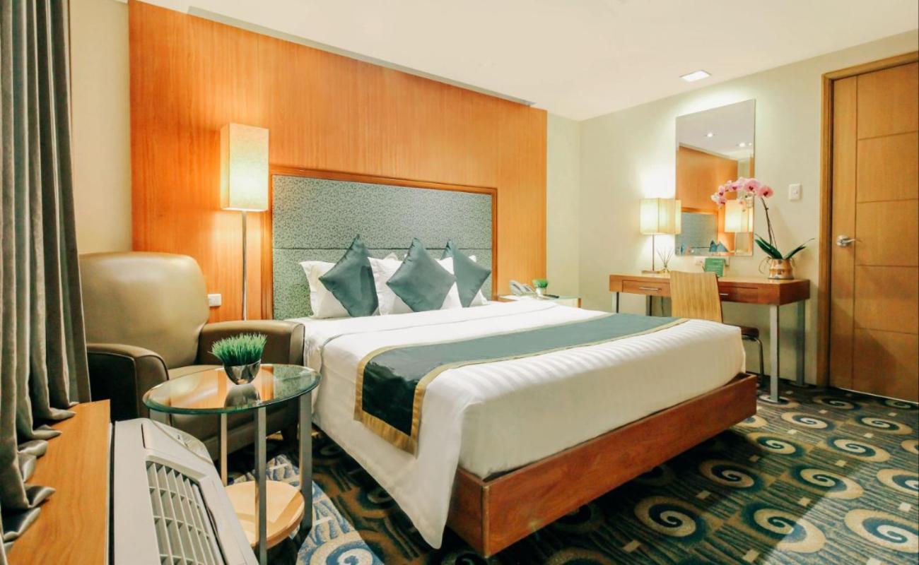 One-Bedroom Suite - Photo 11