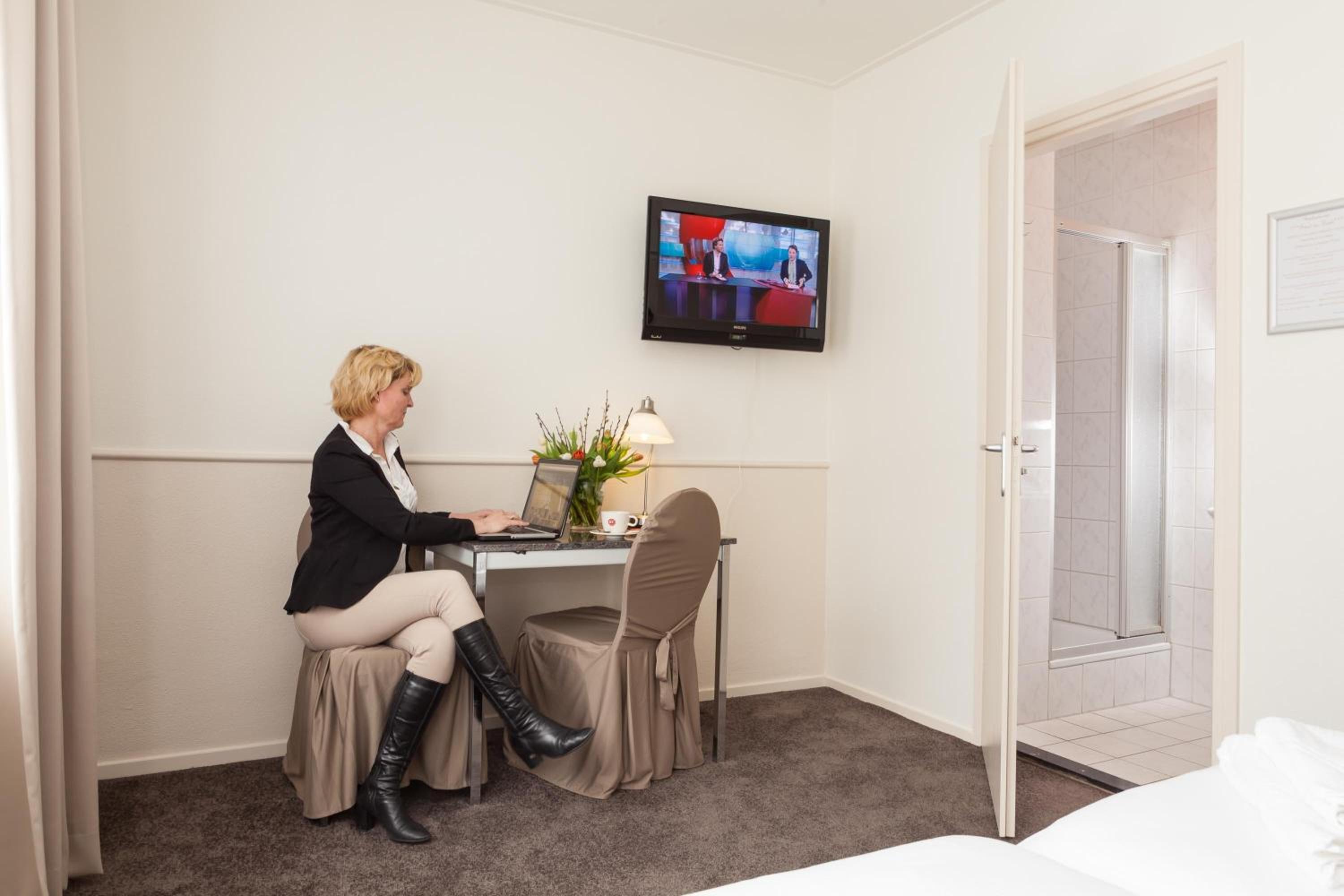 Twin Room - Photo 3