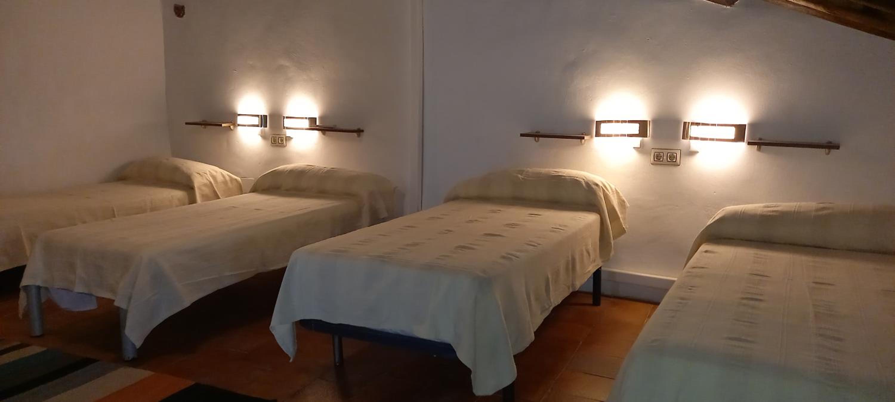 Cama en habitación compartida de 6 camas