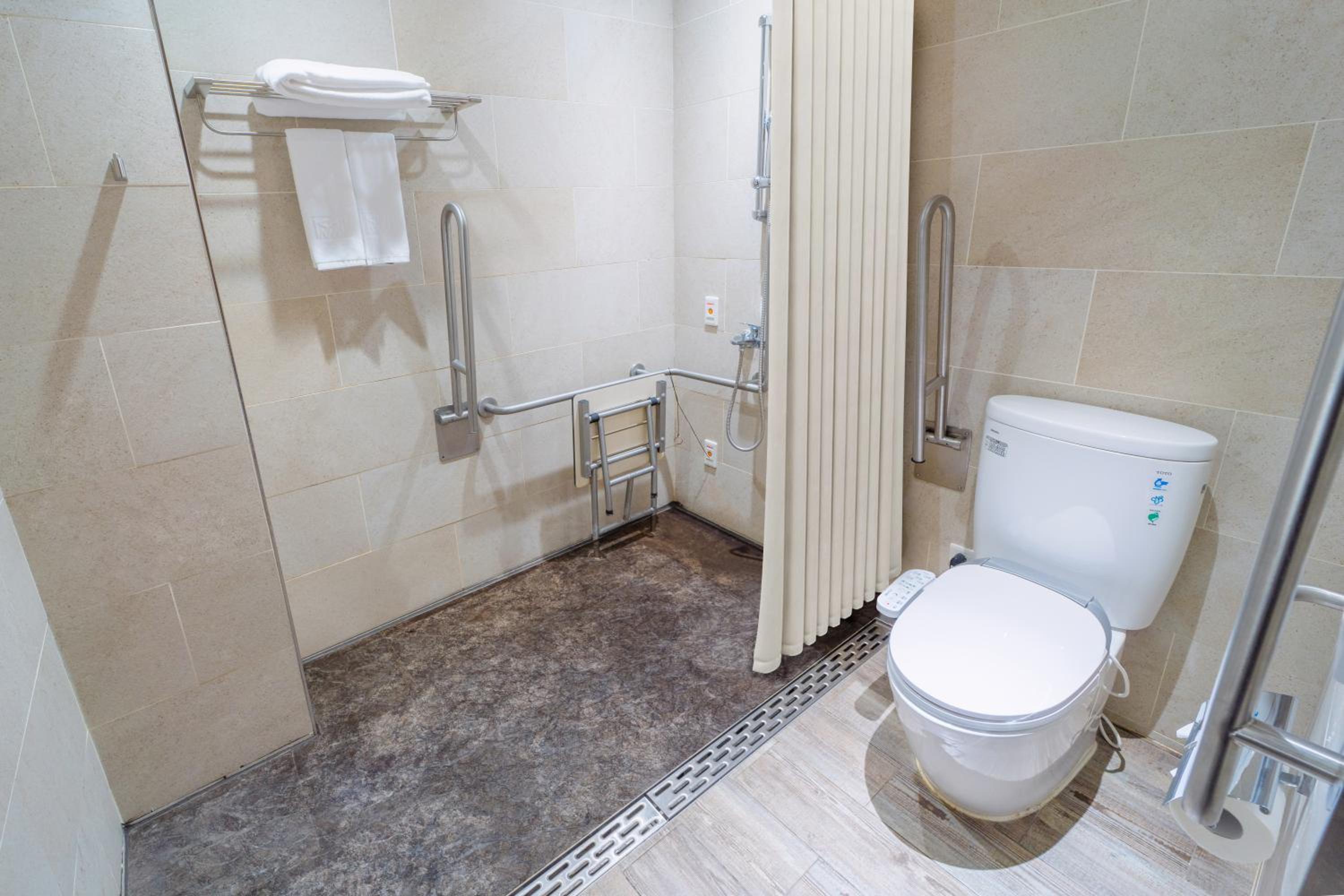 Double Room - Disability Access photo 3
