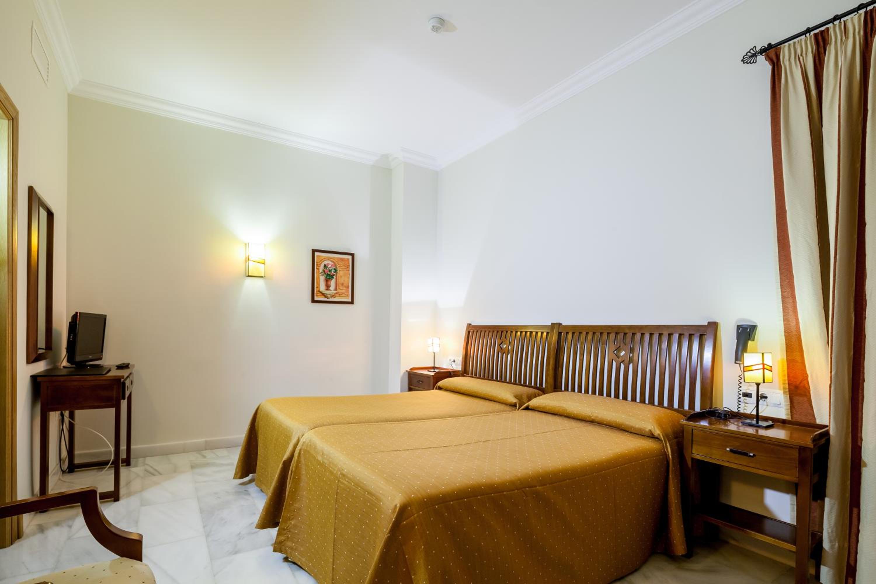 Double or Twin Room - Photo 11