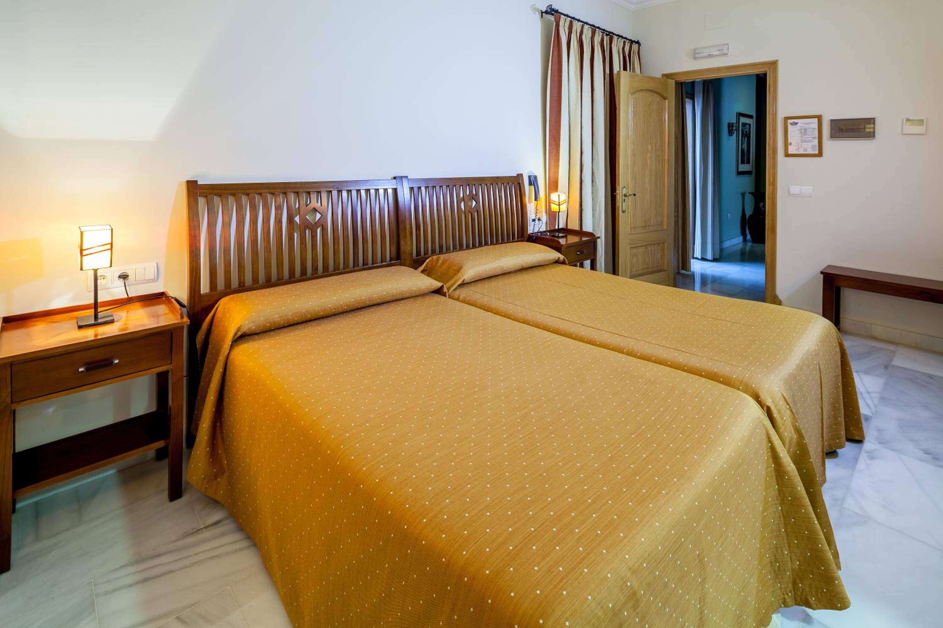 Double or Twin Room - Photo 14