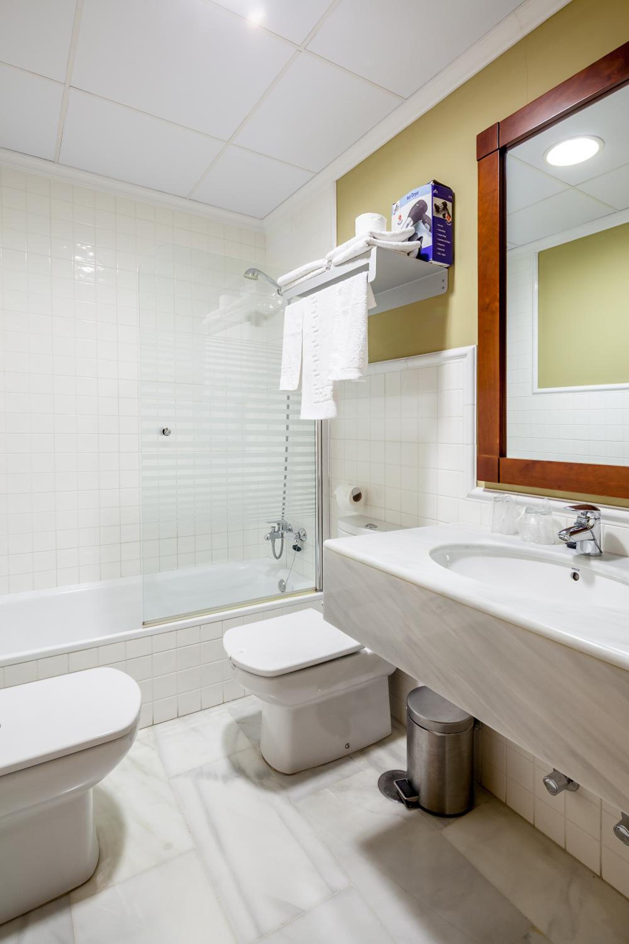 Double or Twin Room - Photo 16