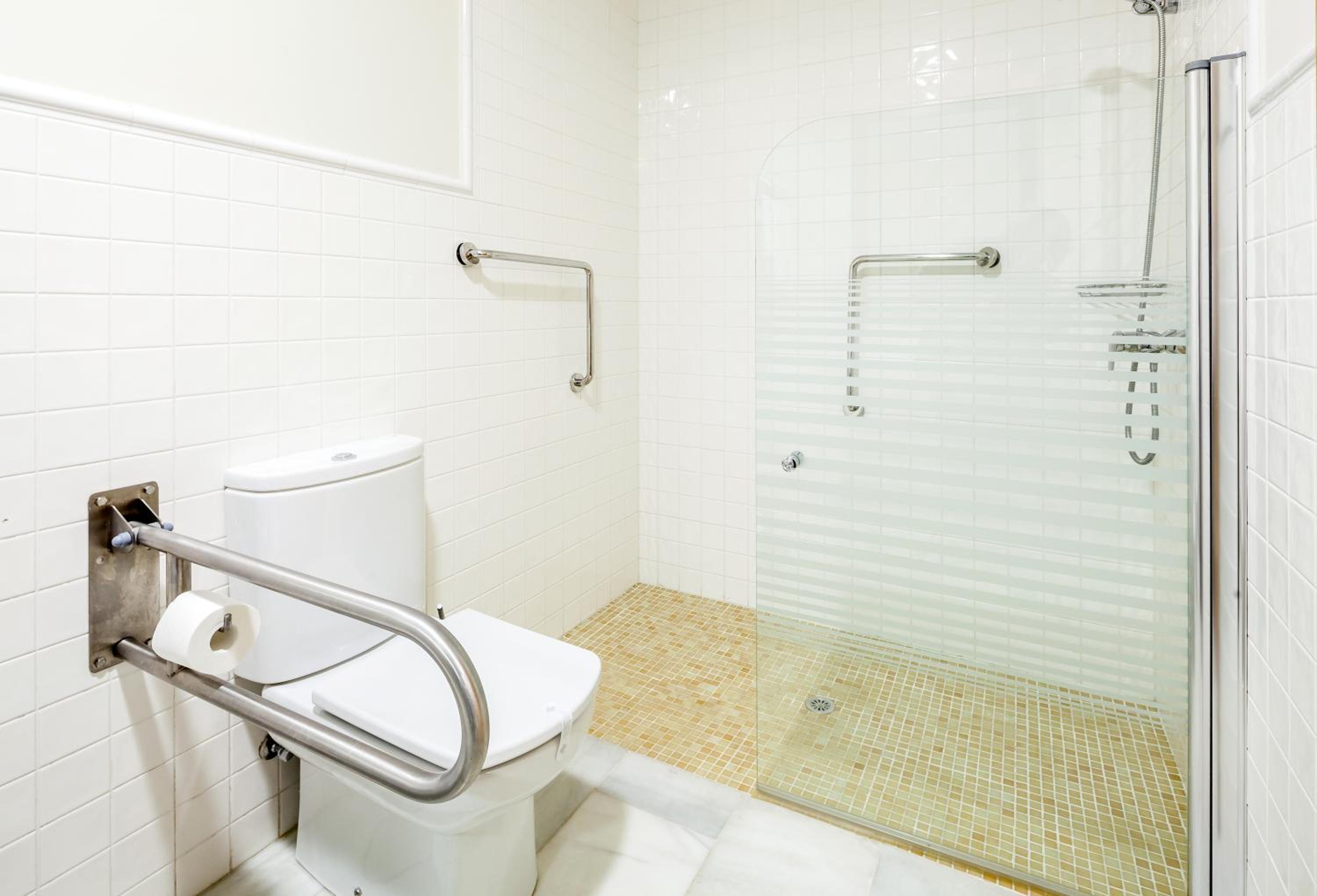 Double or Twin Room - Photo 8