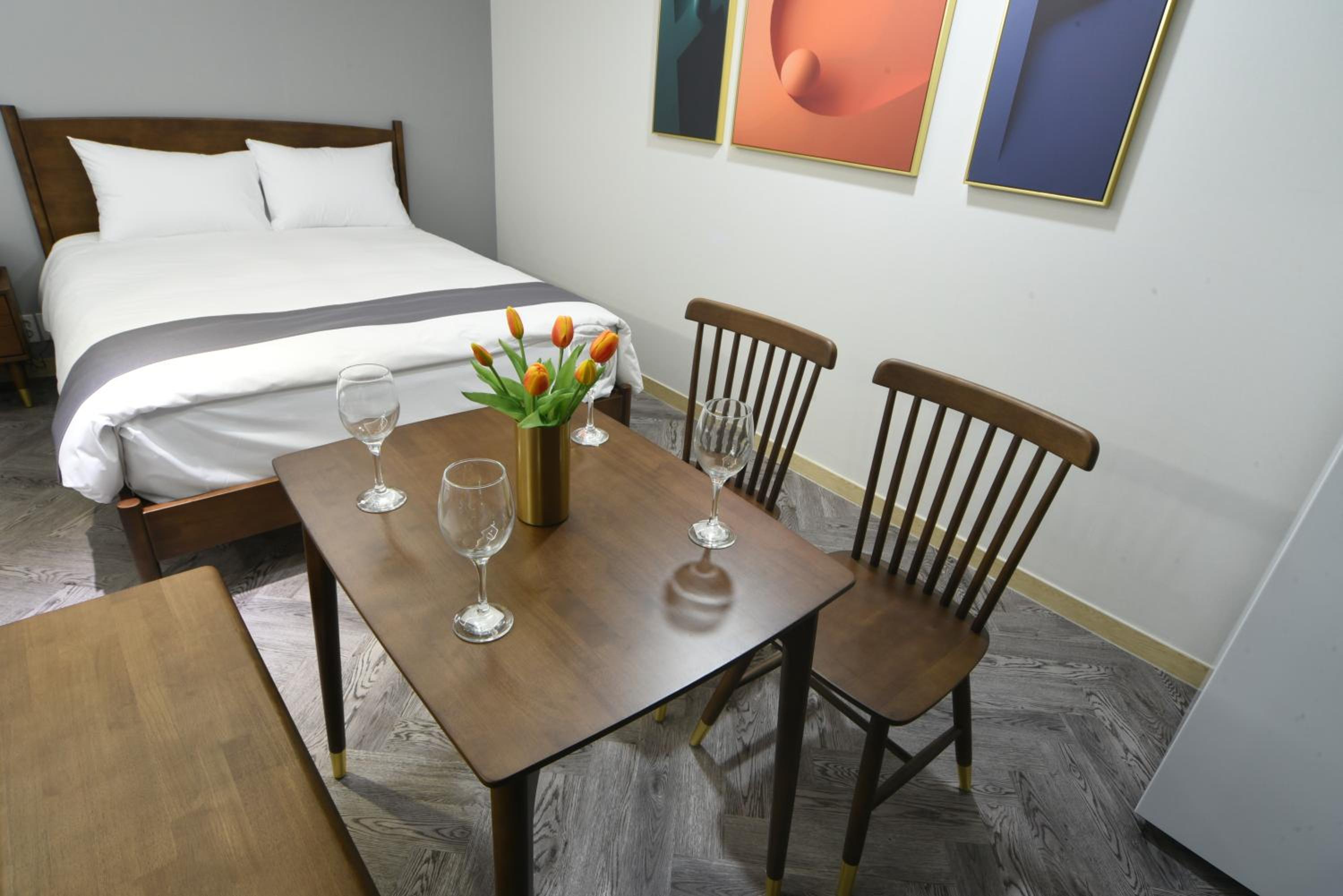 Deluxe Family Room City View with Rooftop Swimming Pool Access For 4 - Photo 2