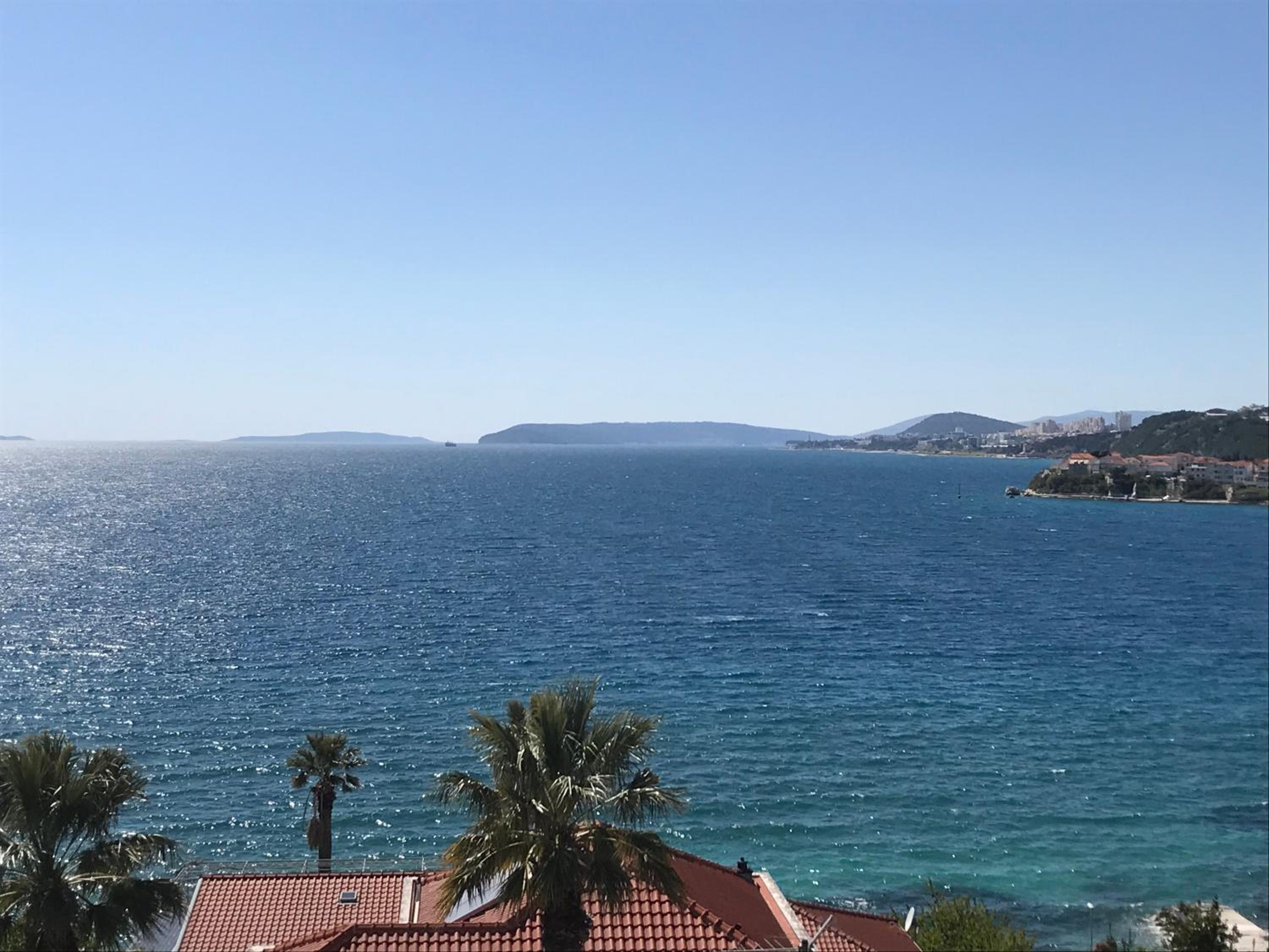 One-Bedroom Apartment with Sea View photo 2