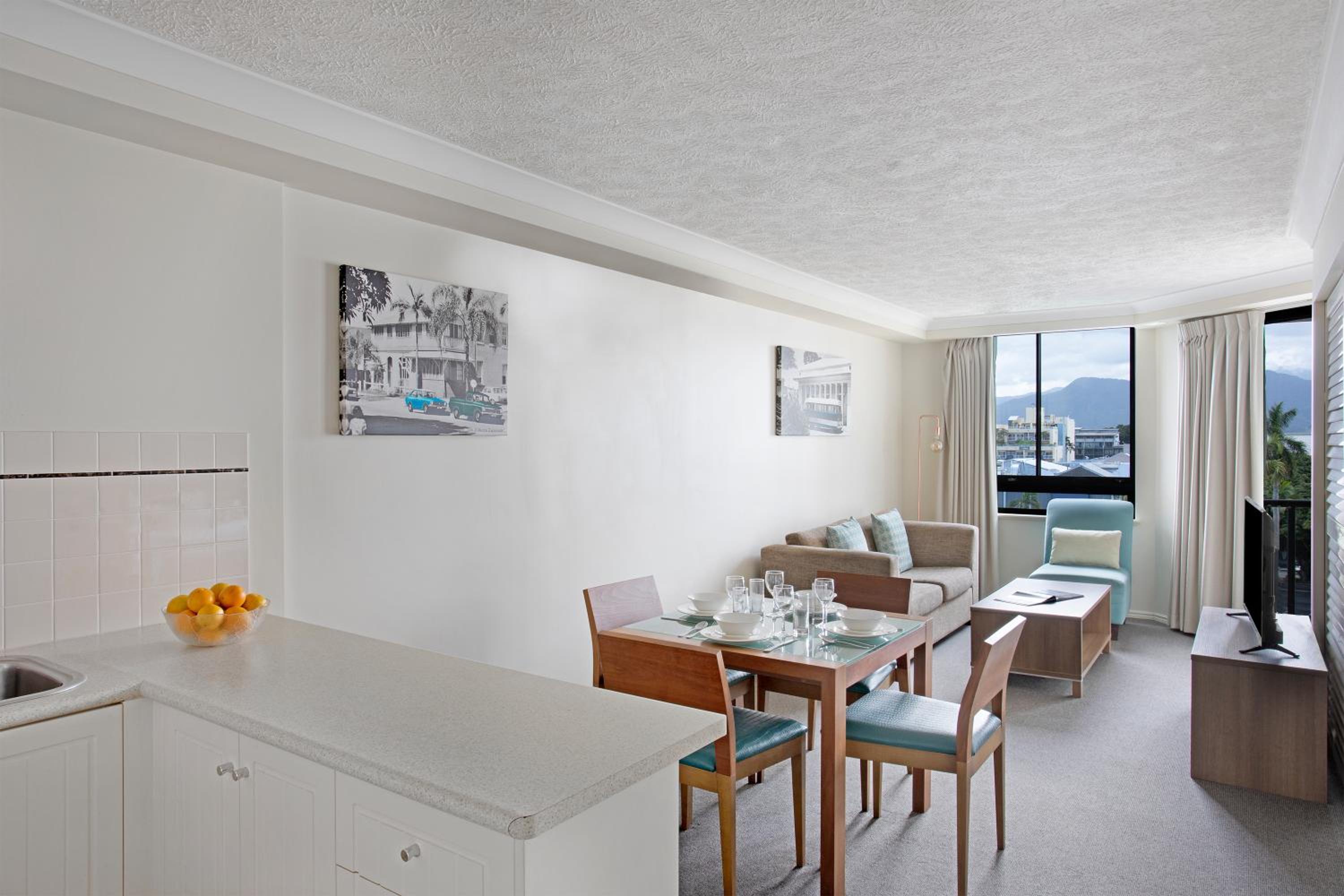 One-Bedroom Apartment With City View - Photo 4