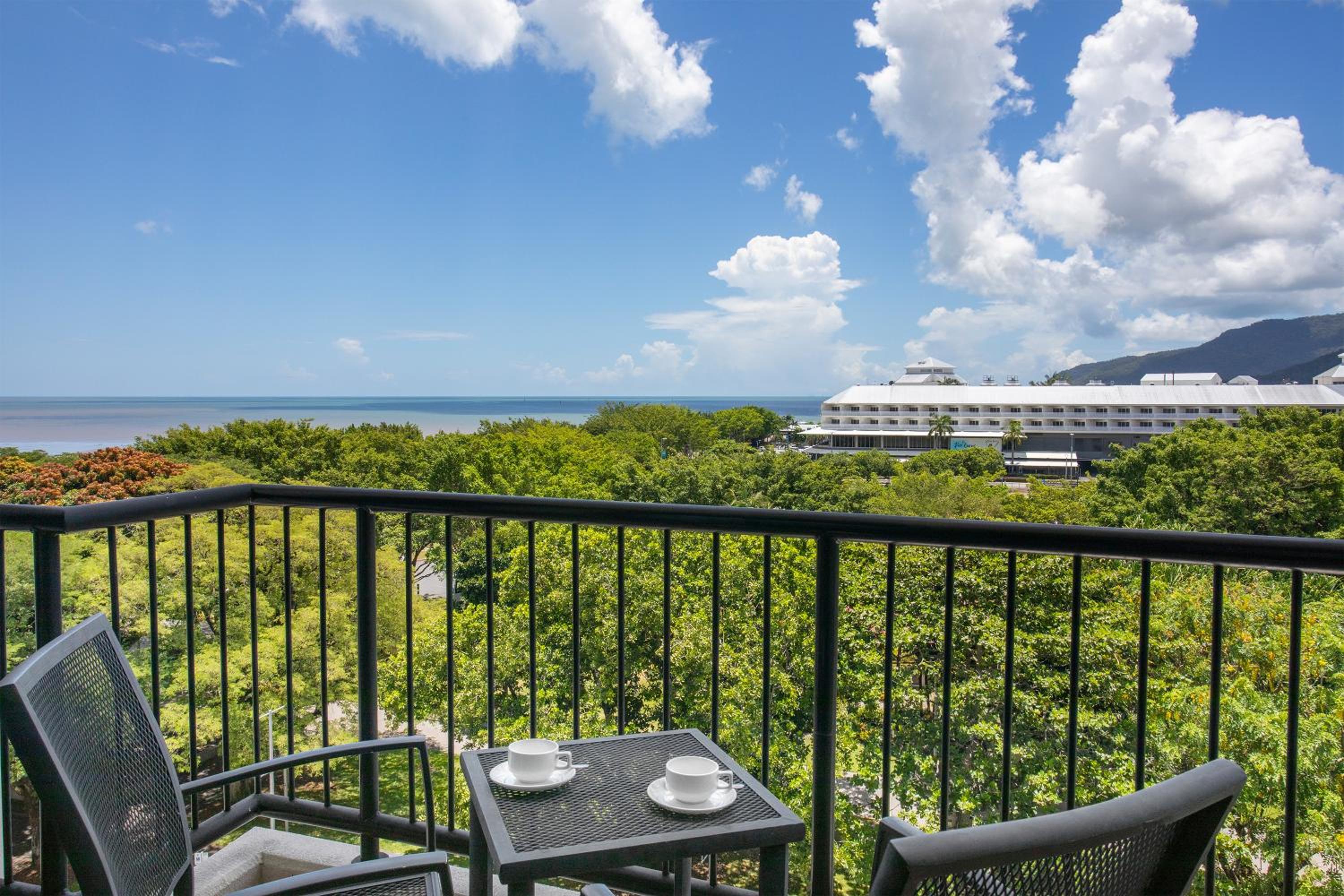 Hotel Room with Esplanade View - Photo 4