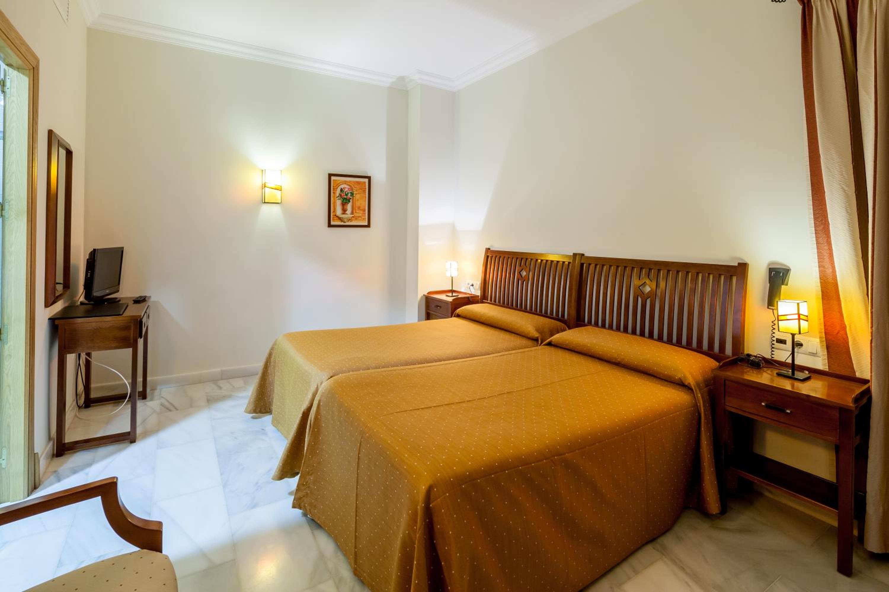 Double or Twin Room - Photo 10