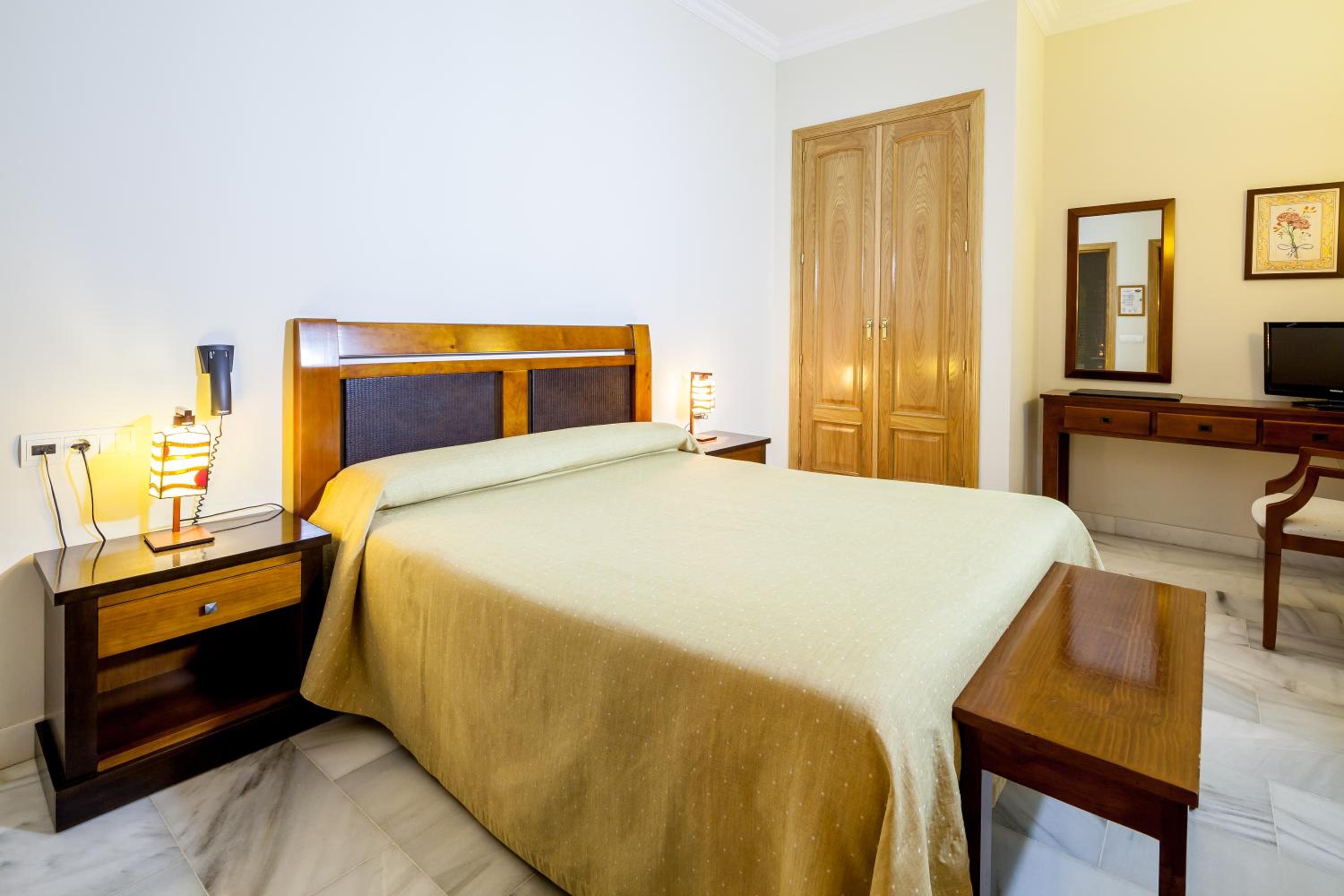 Double or Twin Room - Photo 17