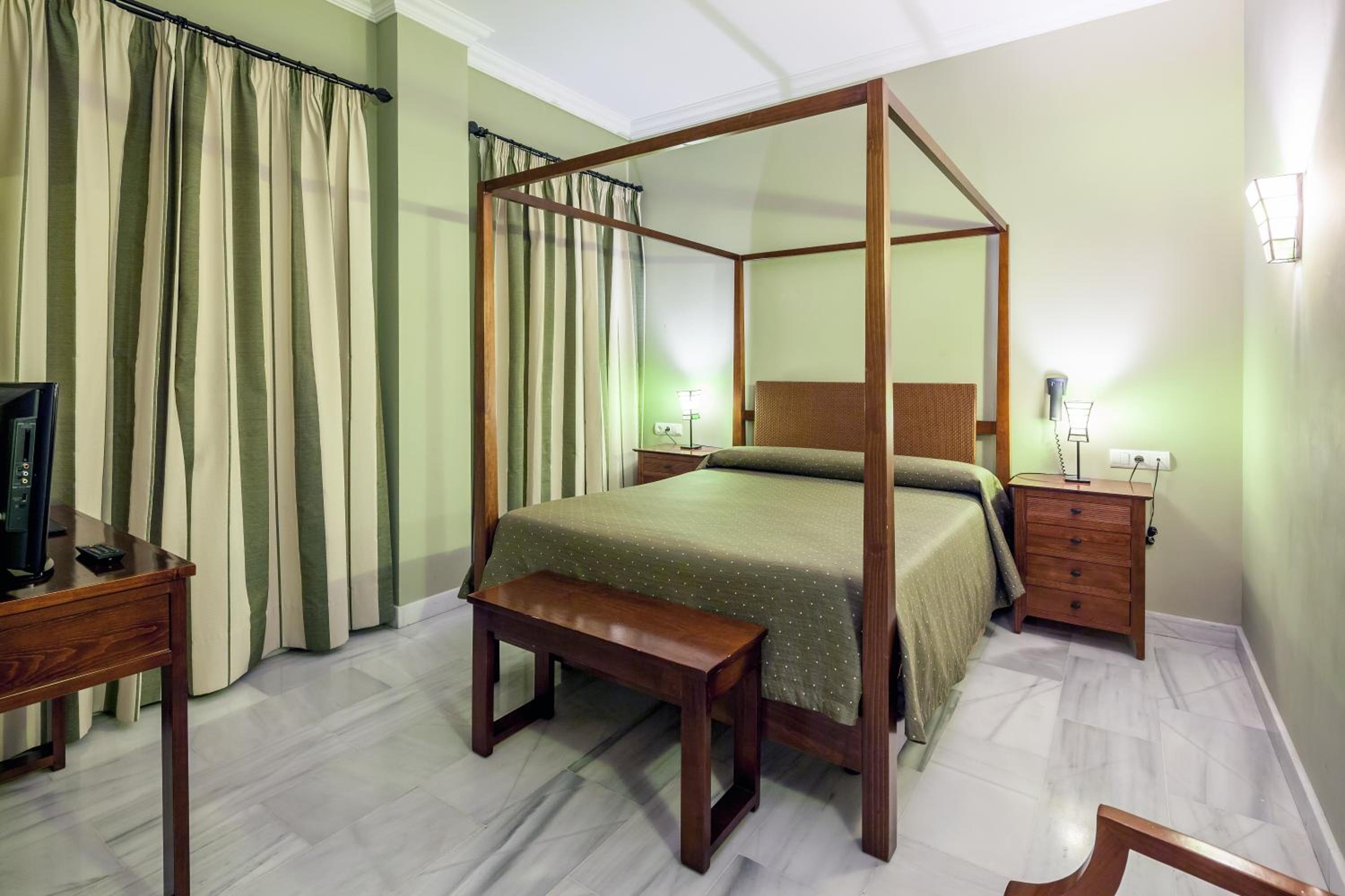 Double or Twin Room - Photo 15