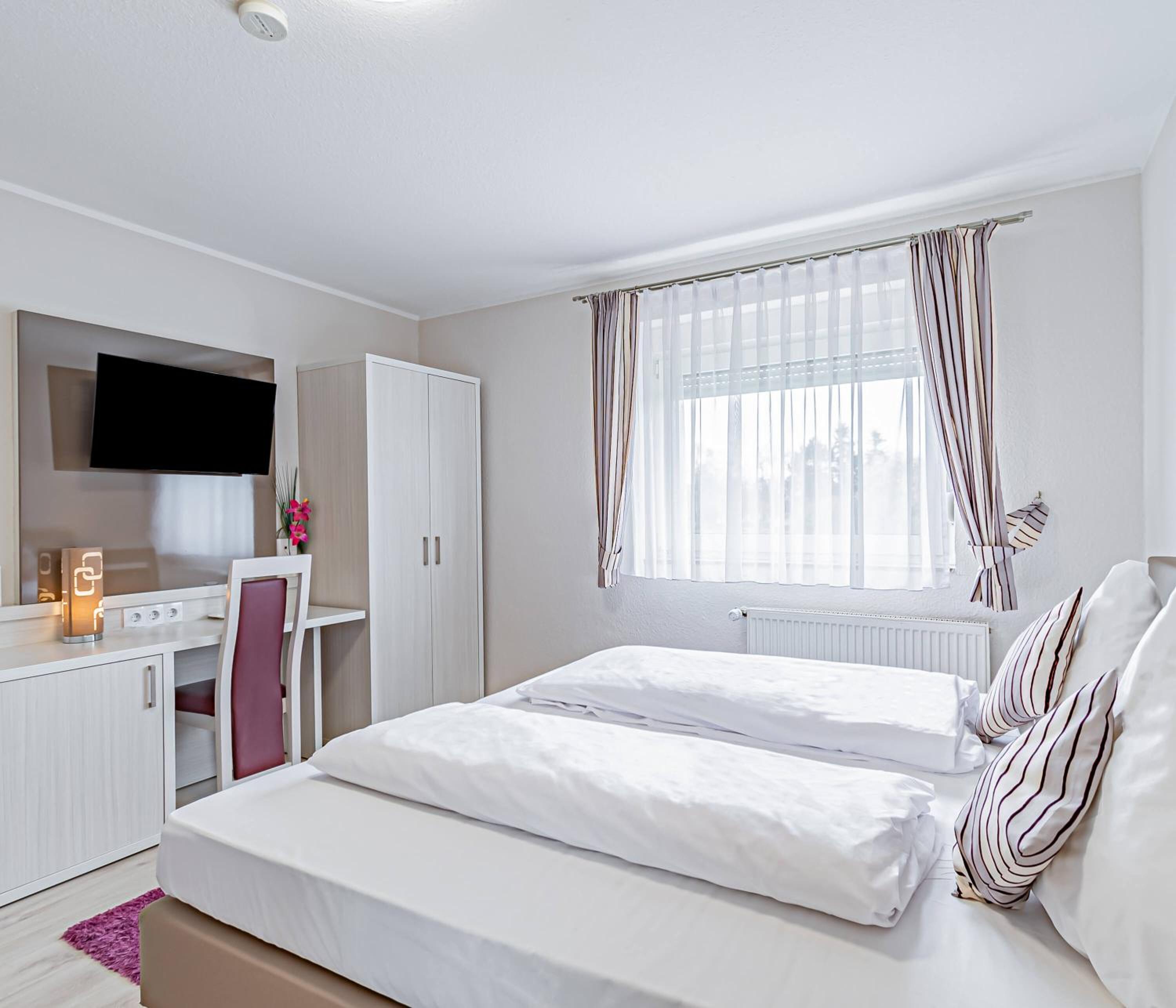 Double Room - Photo 5