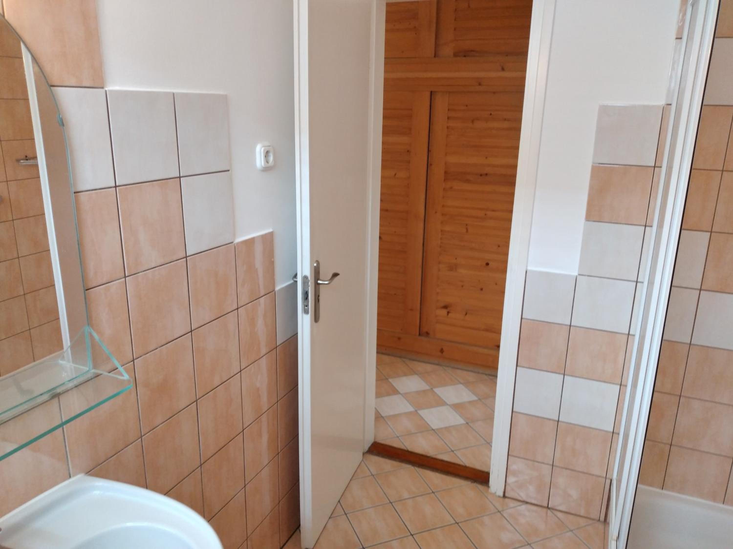 Apartment with Balcony - Photo 4