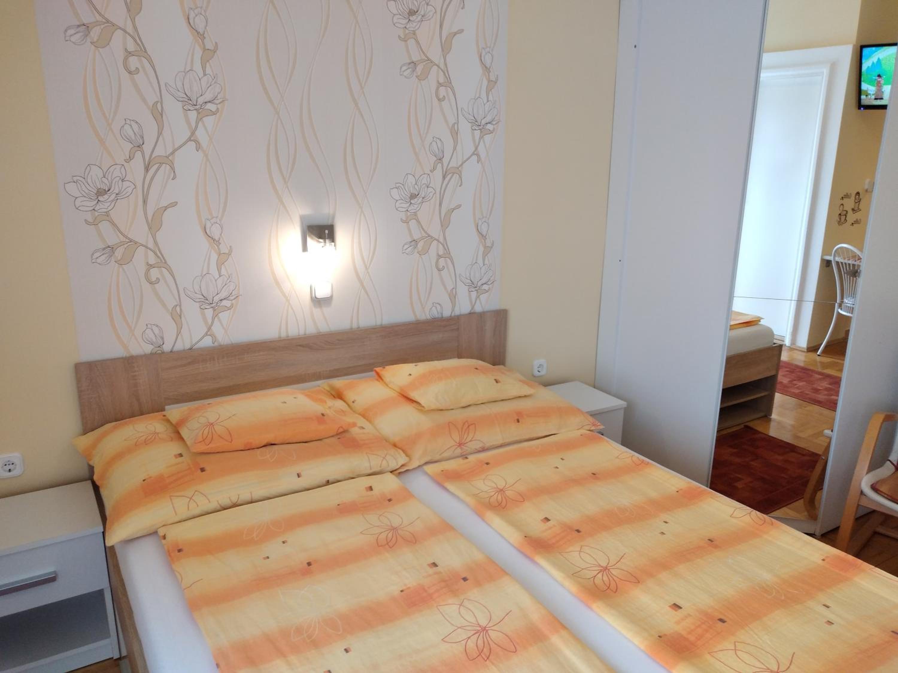 Studio Apartment - Photo 3