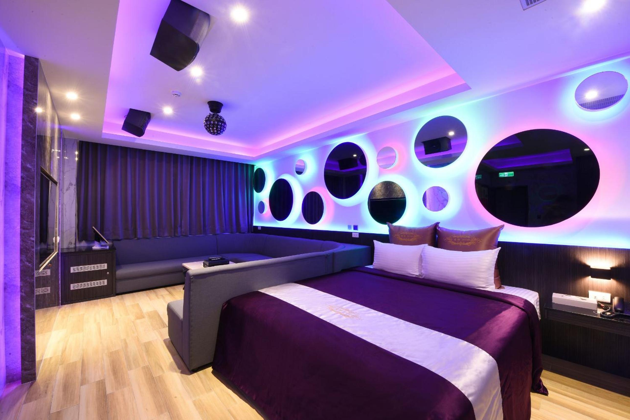 Deluxe KTV Room photo 1