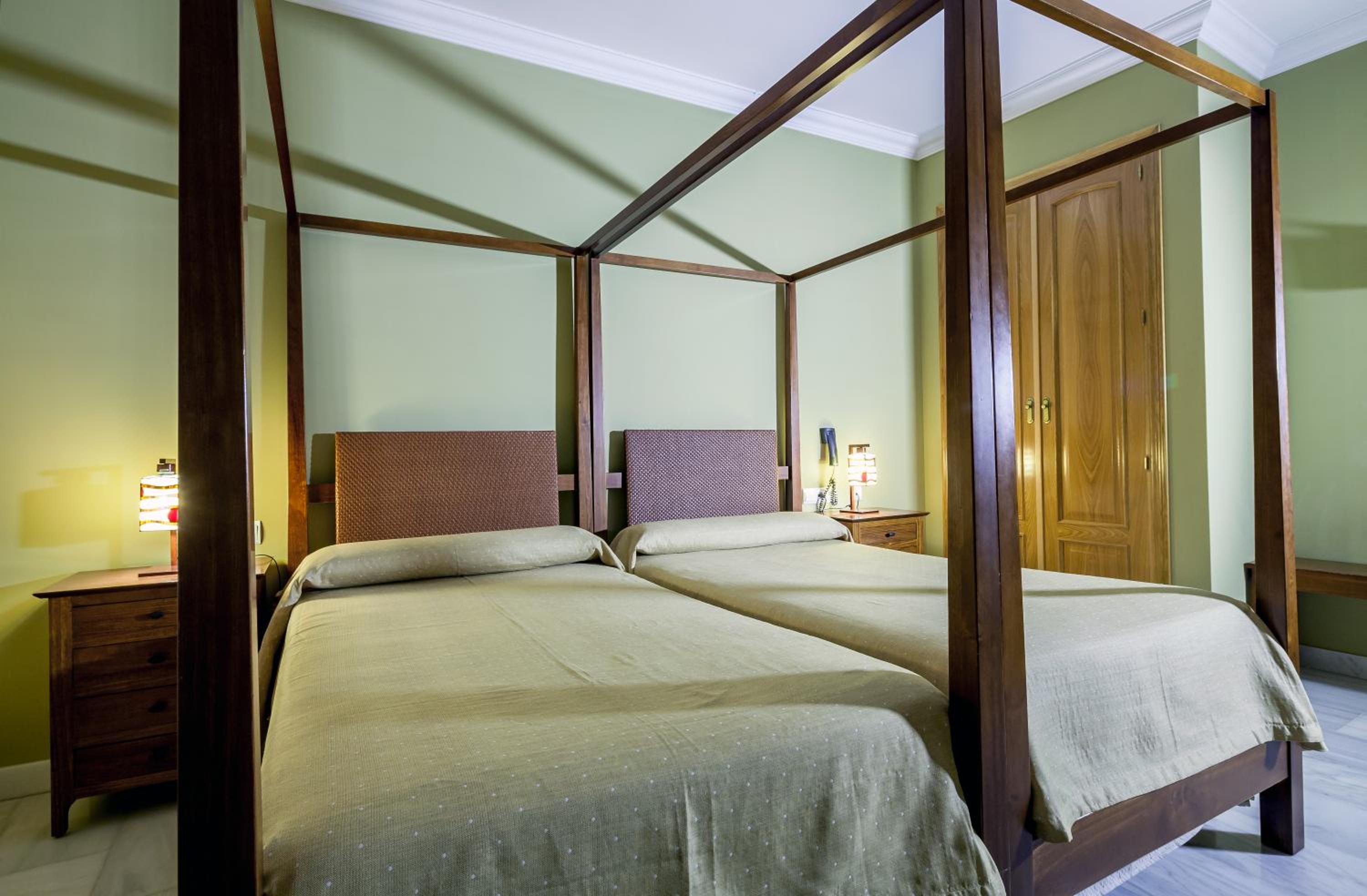 Double or Twin Room - Photo 6