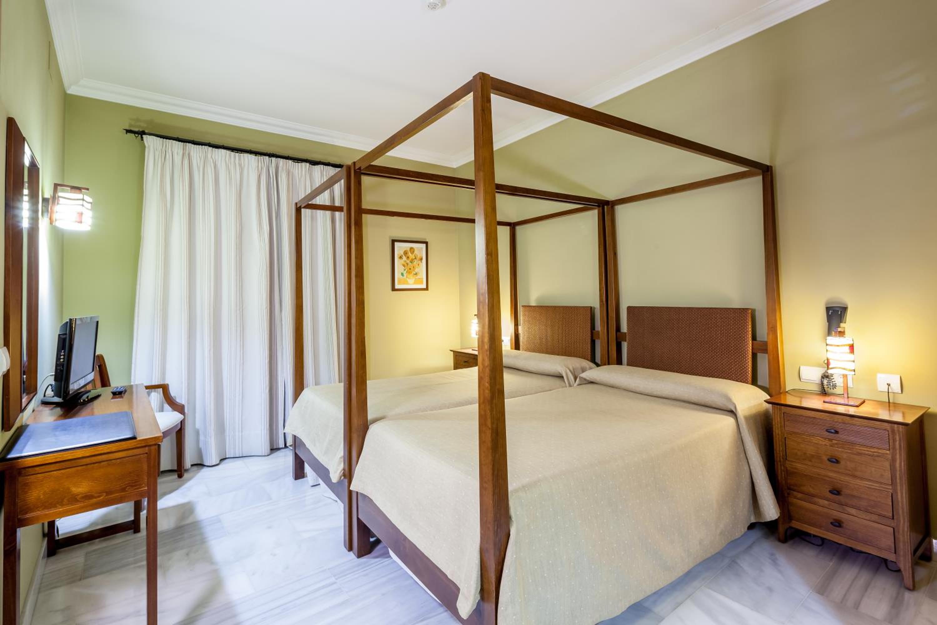 Double or Twin Room - Photo 4