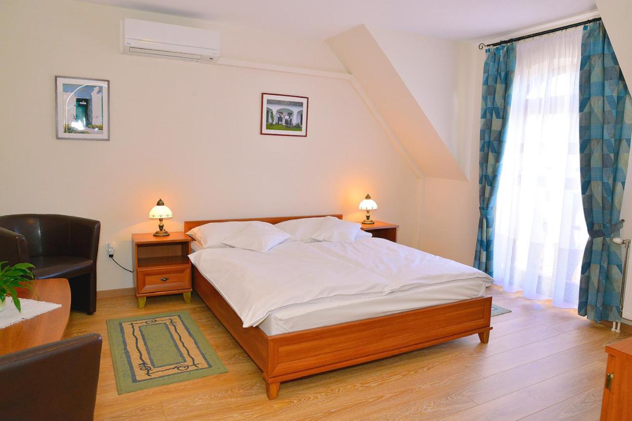 Double Room with Extra Bed photo 2