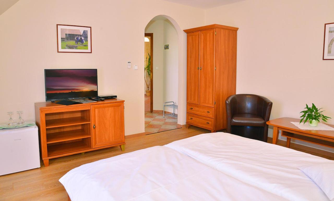 Double Room with Extra Bed photo 1