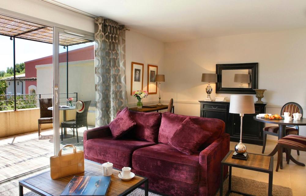 Three-Bedroom Apartment photo 2