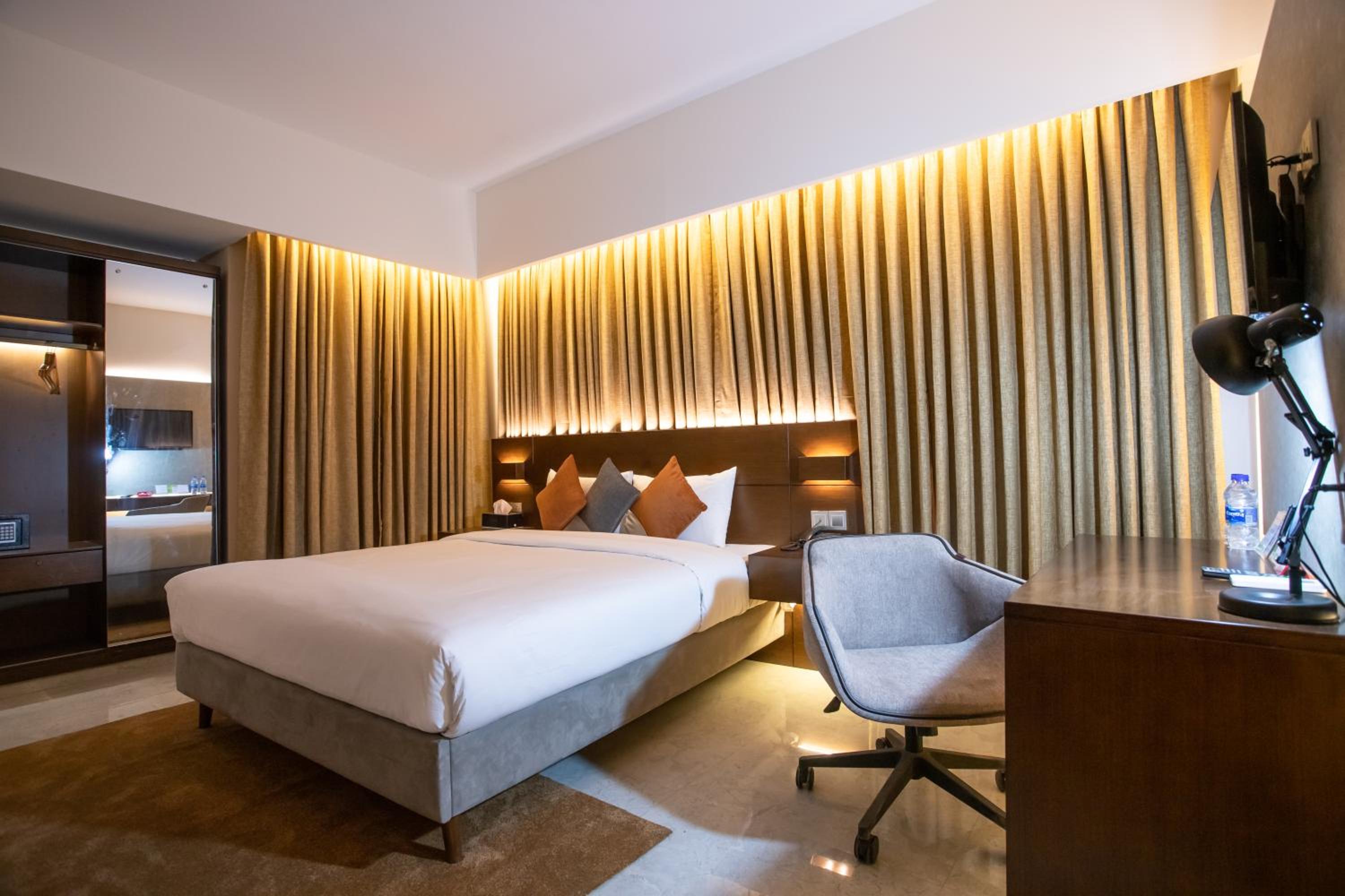 Deluxe Room - Photo 4