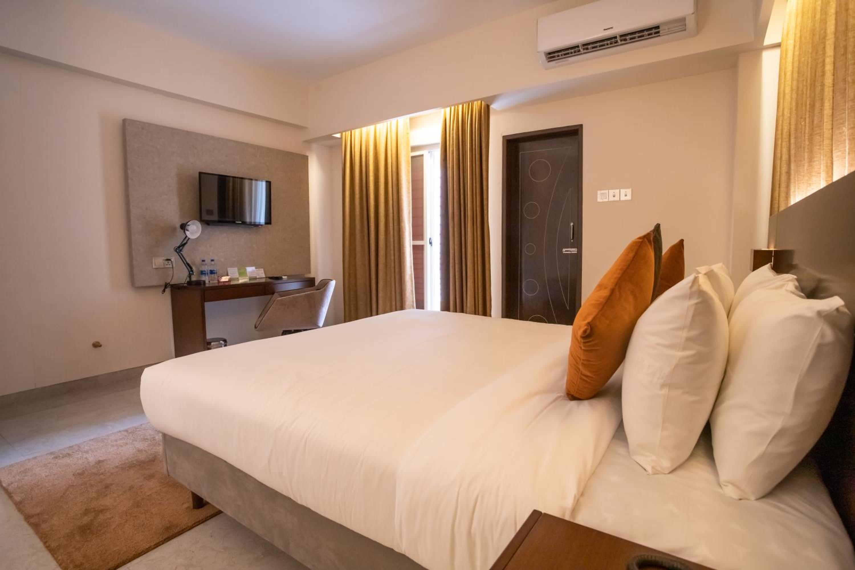 Deluxe Room - Photo 2