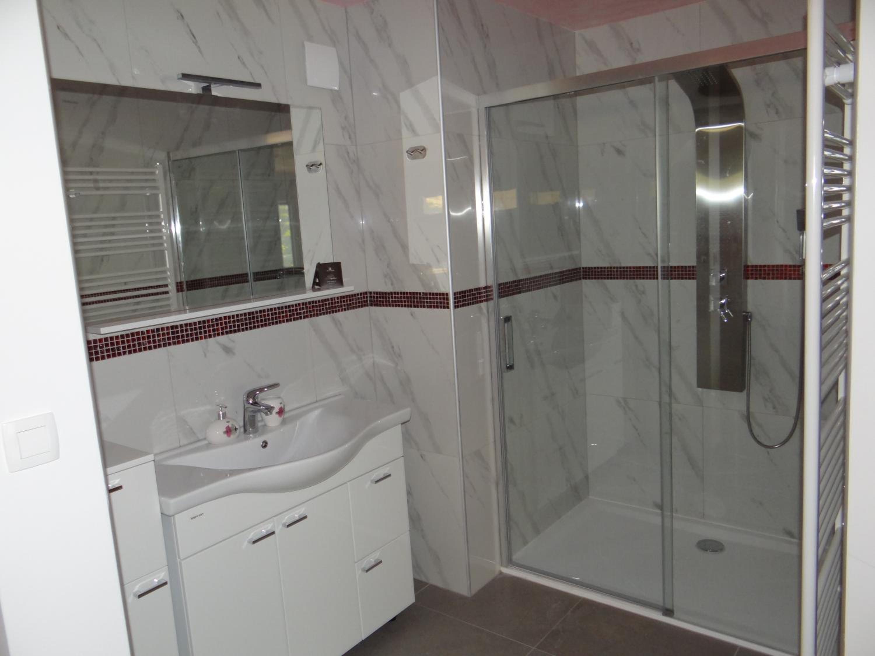 King Room with Spa Bath photo 2