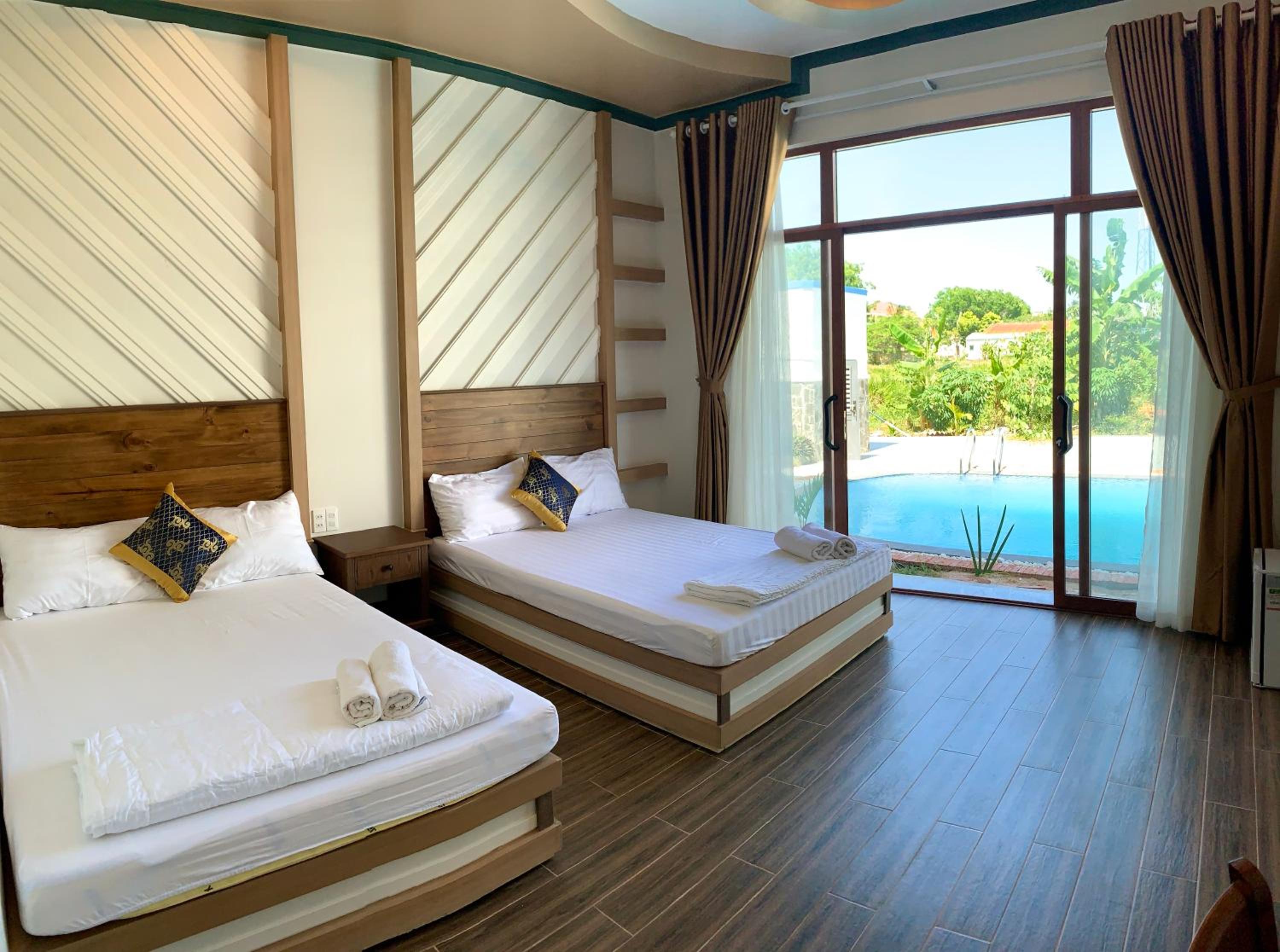 Family Room with Lake View