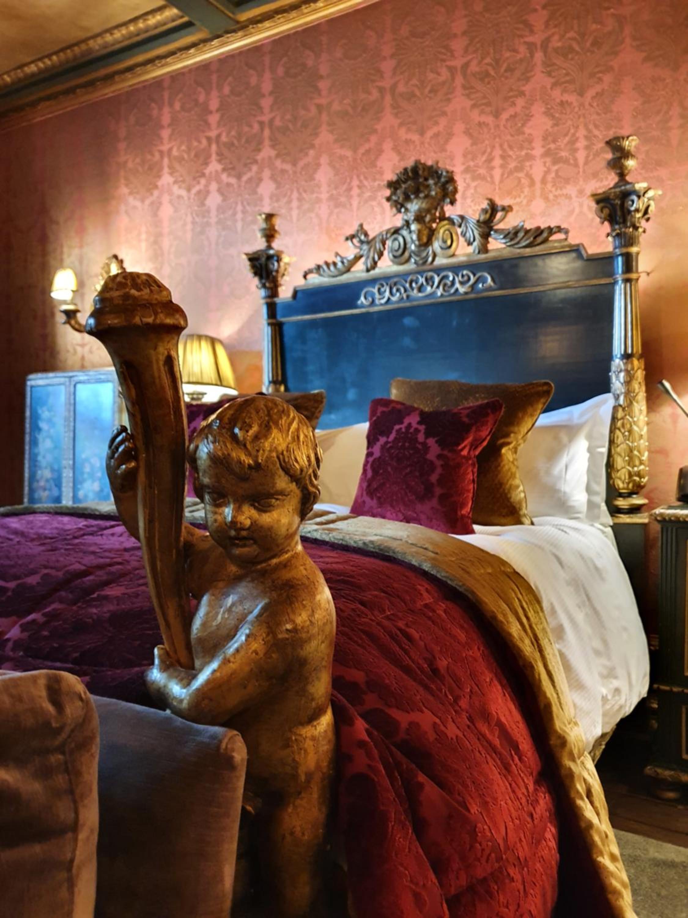 Superior King Suite photo 1