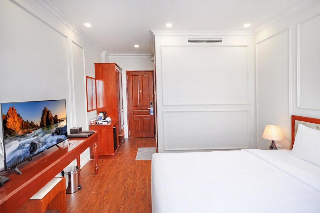 Deluxe Double or Twin Room with City View - Photo 22