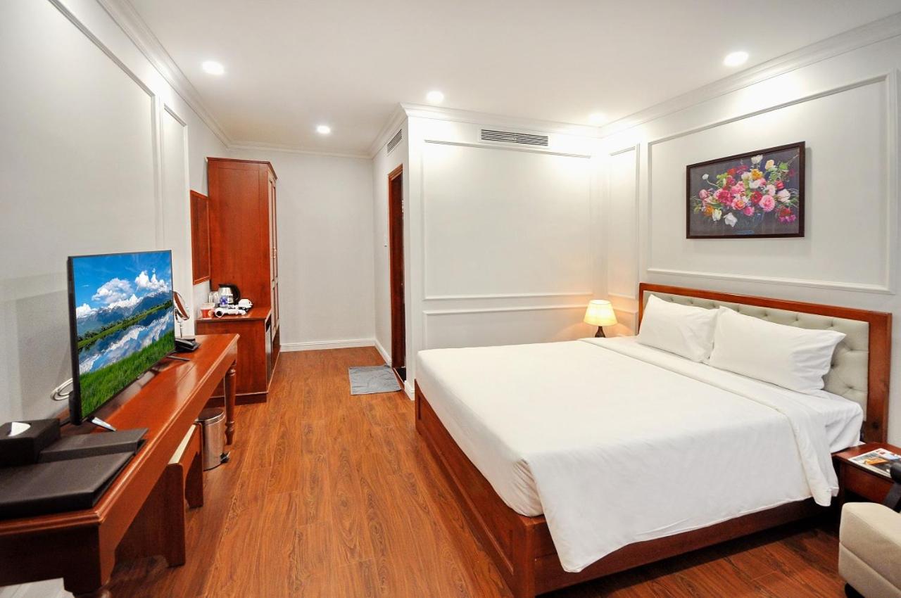 Deluxe Double or Twin Room with City View - Photo 11