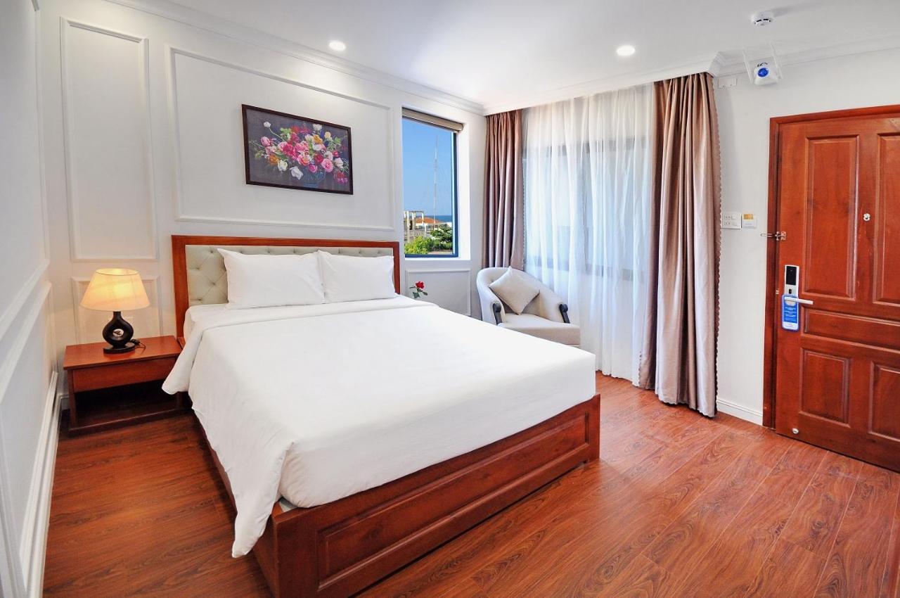 Deluxe Double or Twin Room with City View - Photo 3