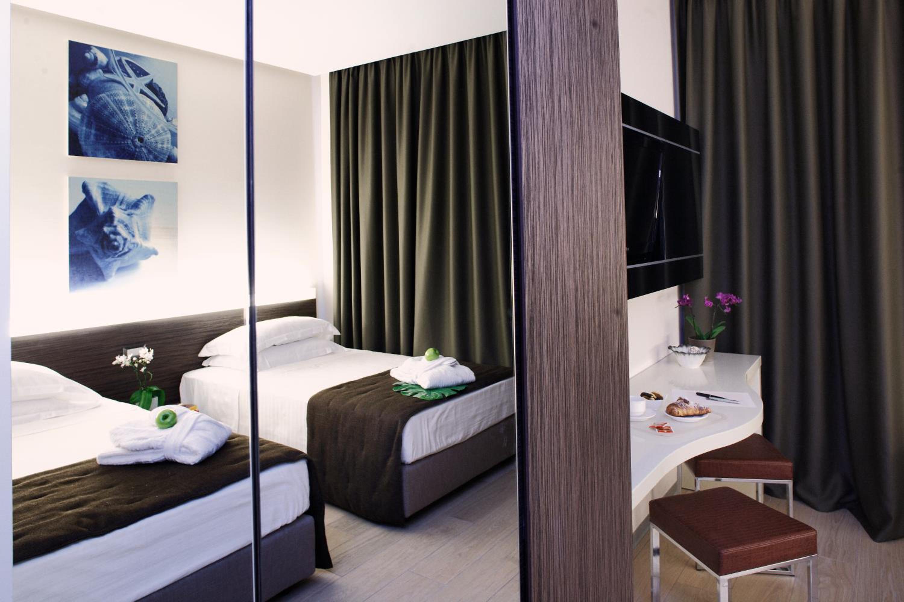 Deluxe Twin Room - Photo 7