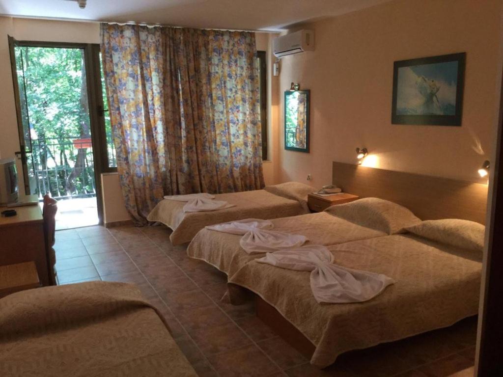 Family Room with Balcony photo 1