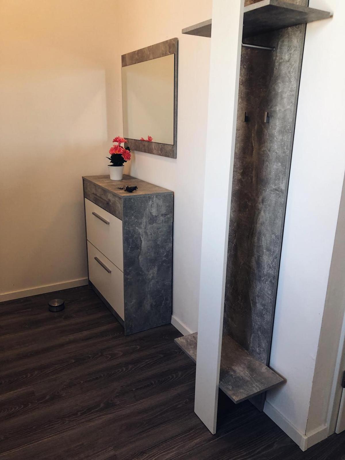 Apartment with Mountain View - Photo 4