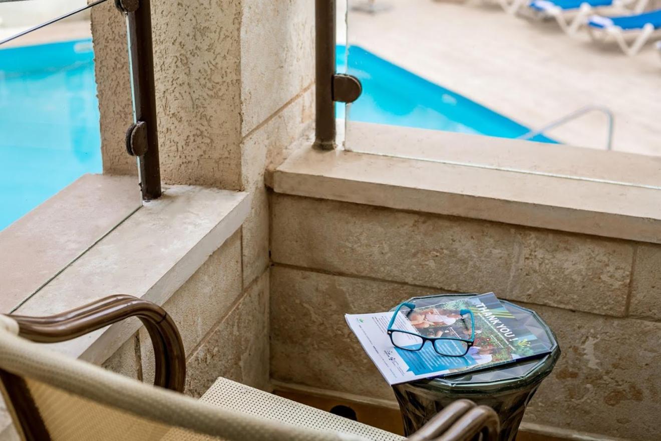 Classic Twin Room With Pool View photo 2