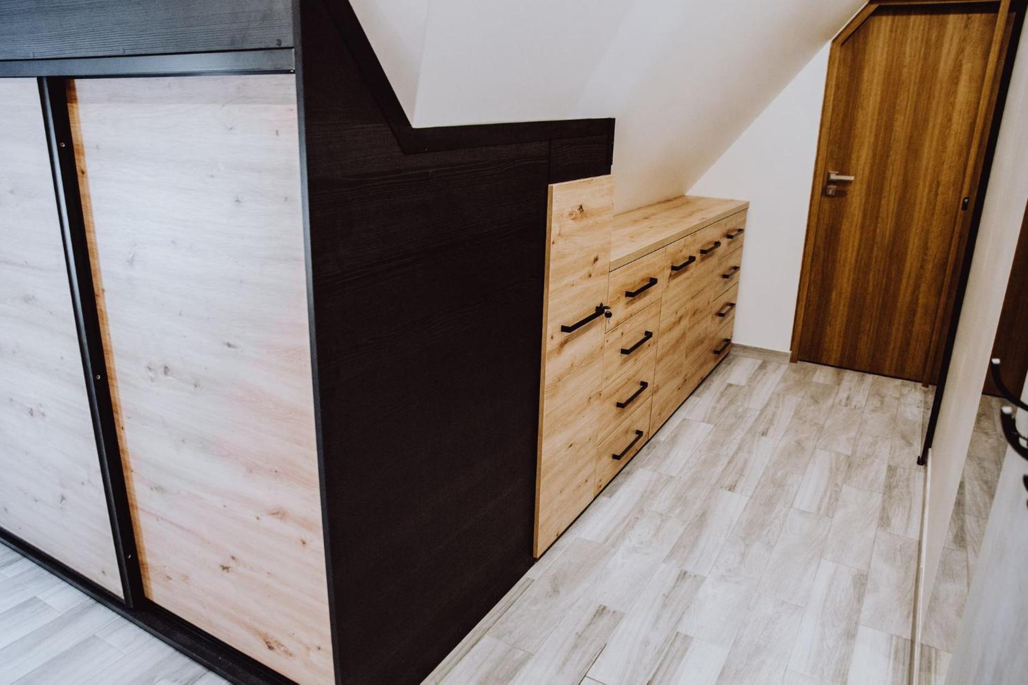 One-Bedroom Apartment - Photo 8