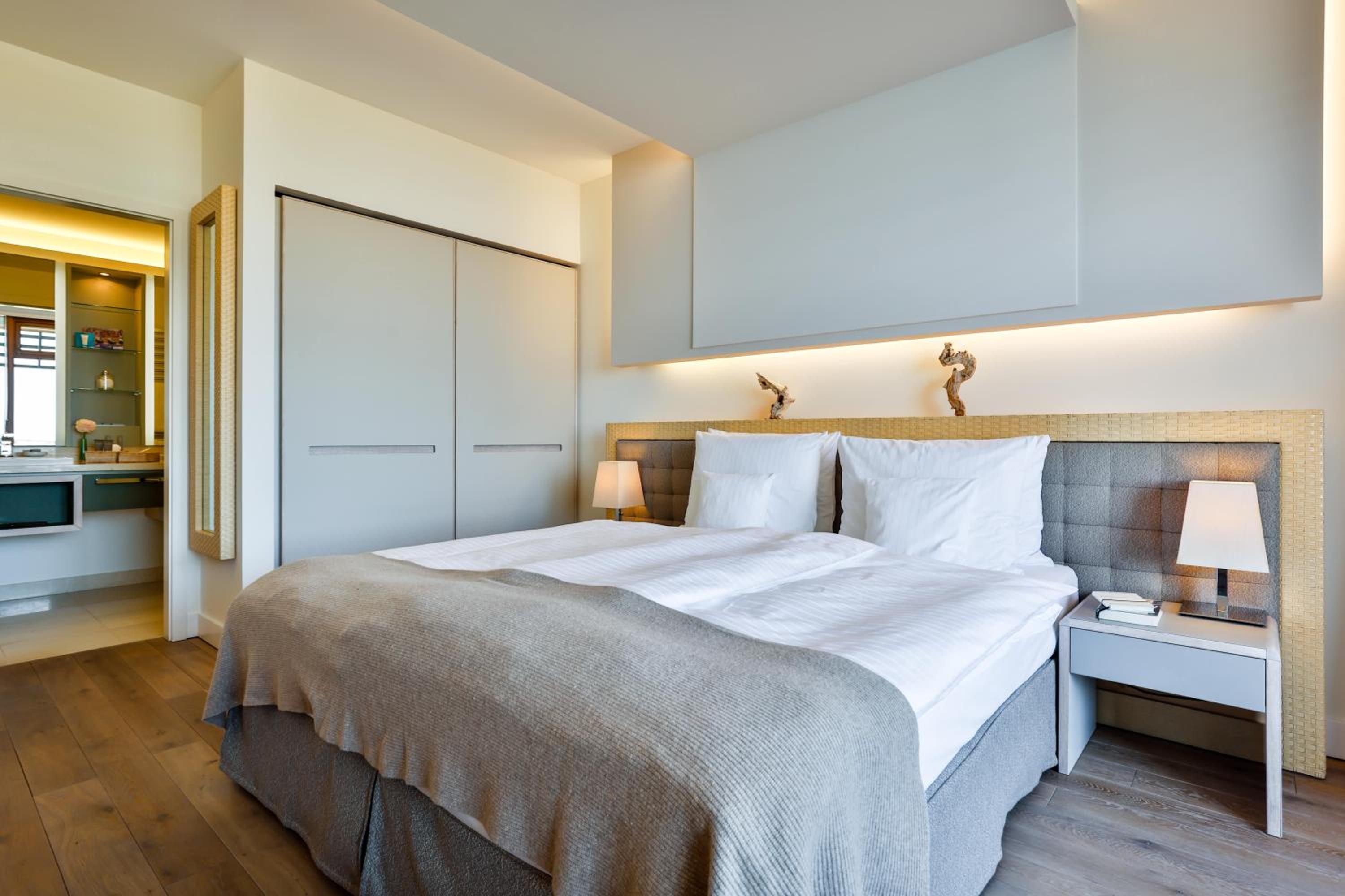 Double Room thumbnail 5
