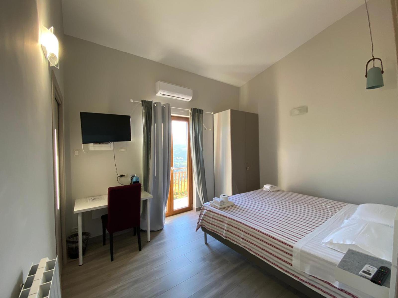 Double or Twin Room with Private Bathroom photo 2
