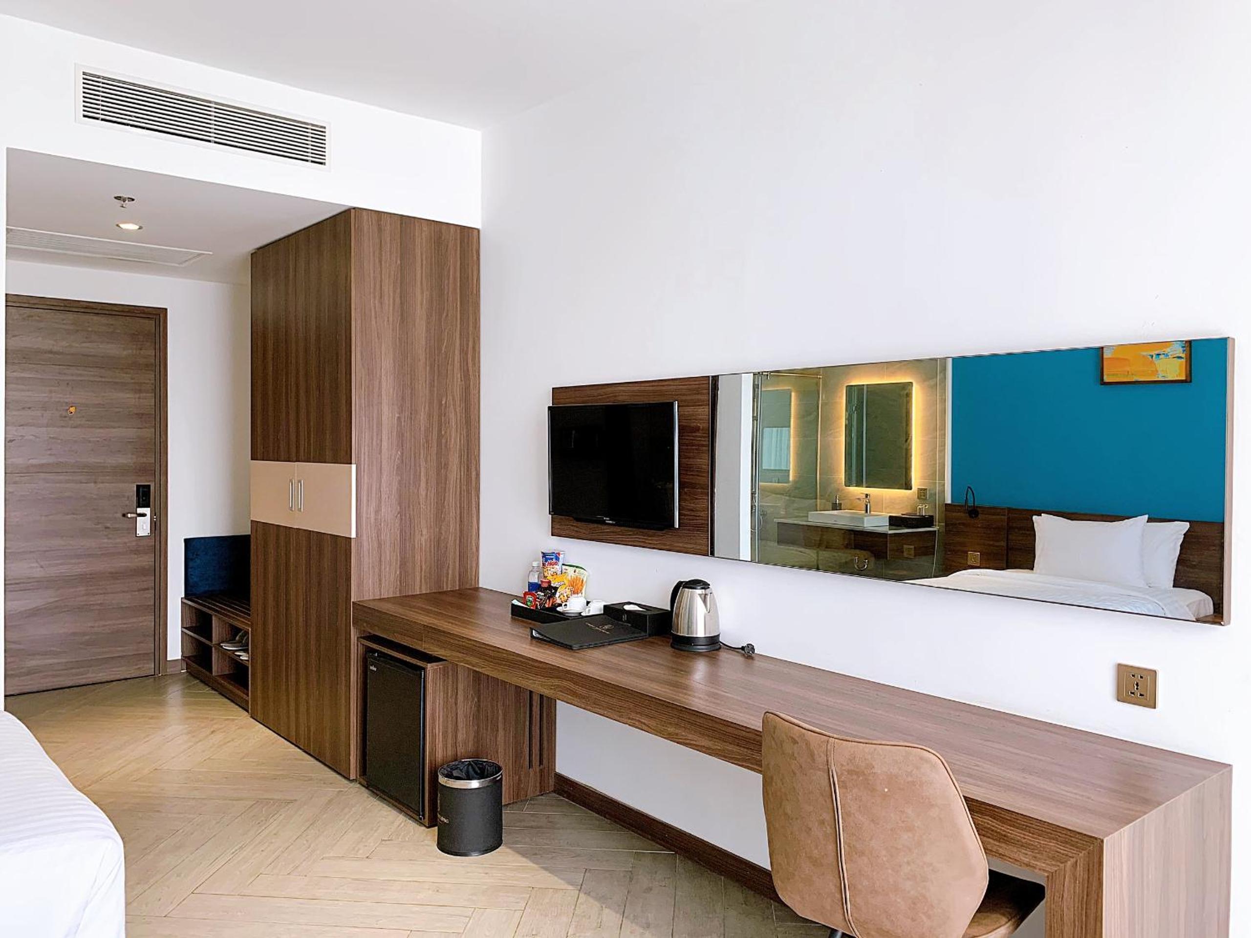 Superior Twin Room with City View photo 3